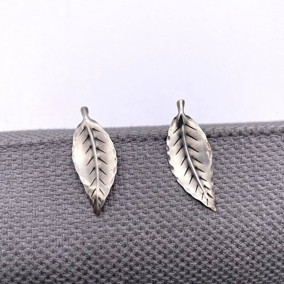Vintage Stuart NYE 925 Sterling Silver Willow Leaf Earrings Screw Back Closure - Picture 1 of 6